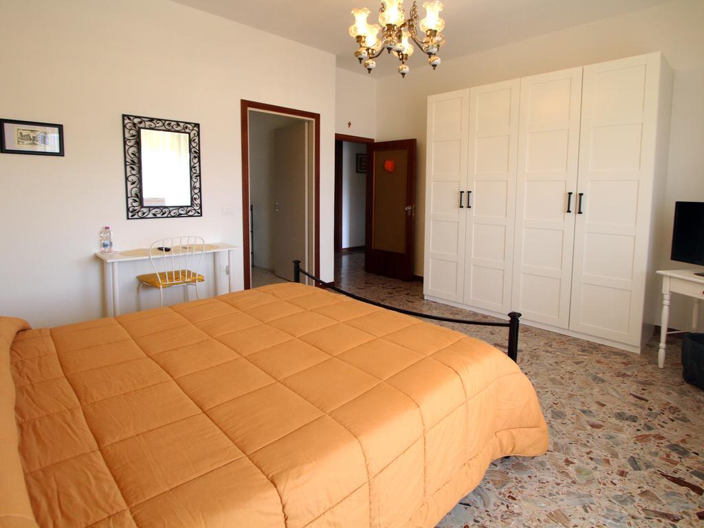 Double Room Balcony Private Bathroom